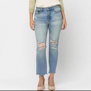 Judy Blue Mid Rise Tinted Wash & Destroy Crop Straight Denim size 15 / 32